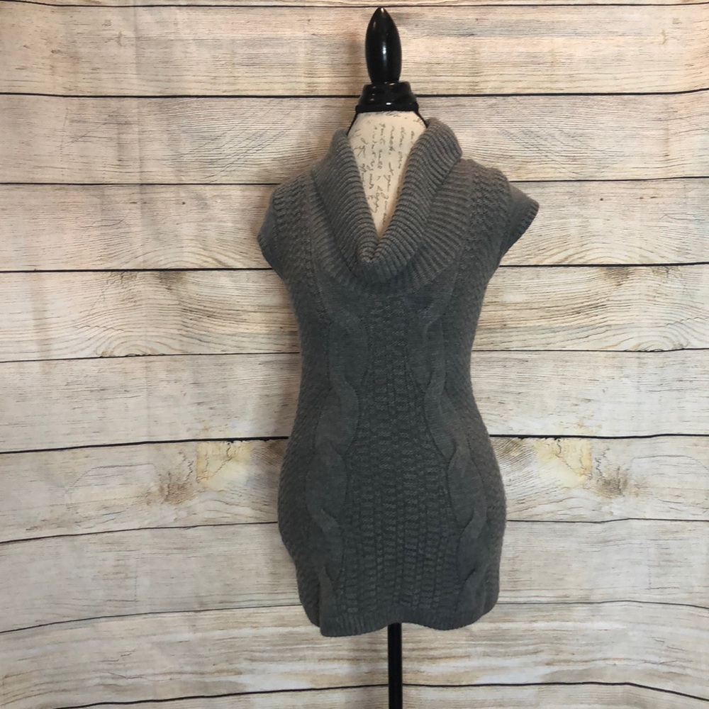 Gray cowl neck tunic. GUC